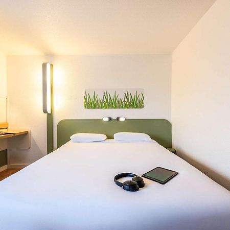 Ibis Budget Villefranche Limas Exteriör bild