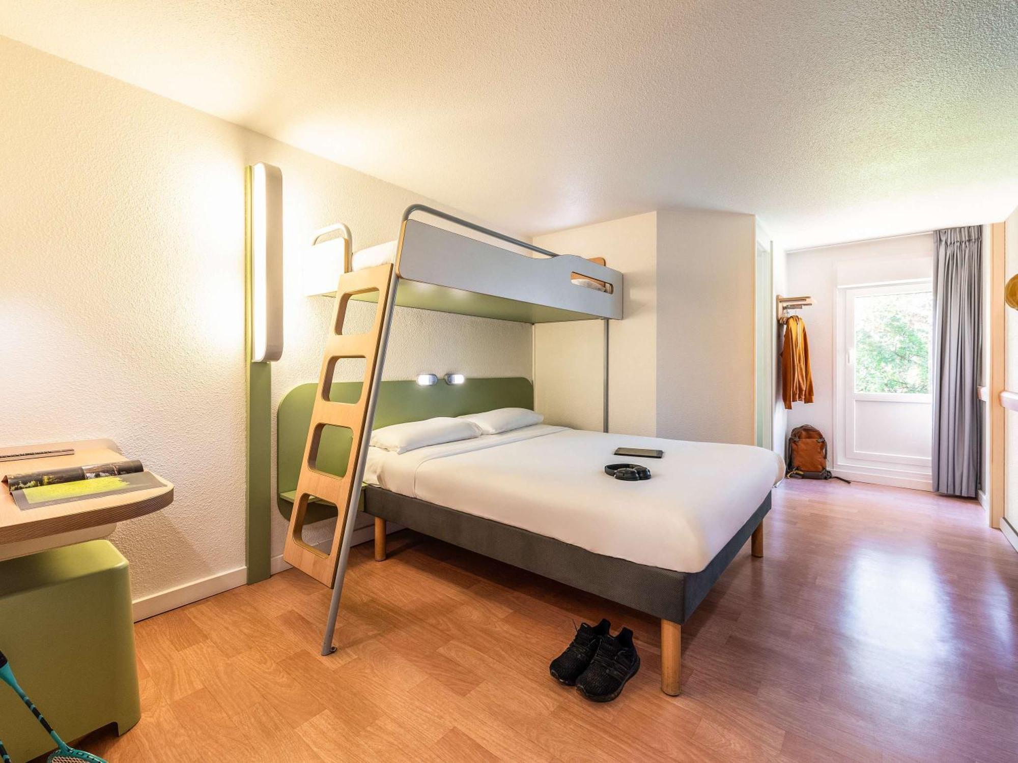 Ibis Budget Villefranche Limas Exteriör bild