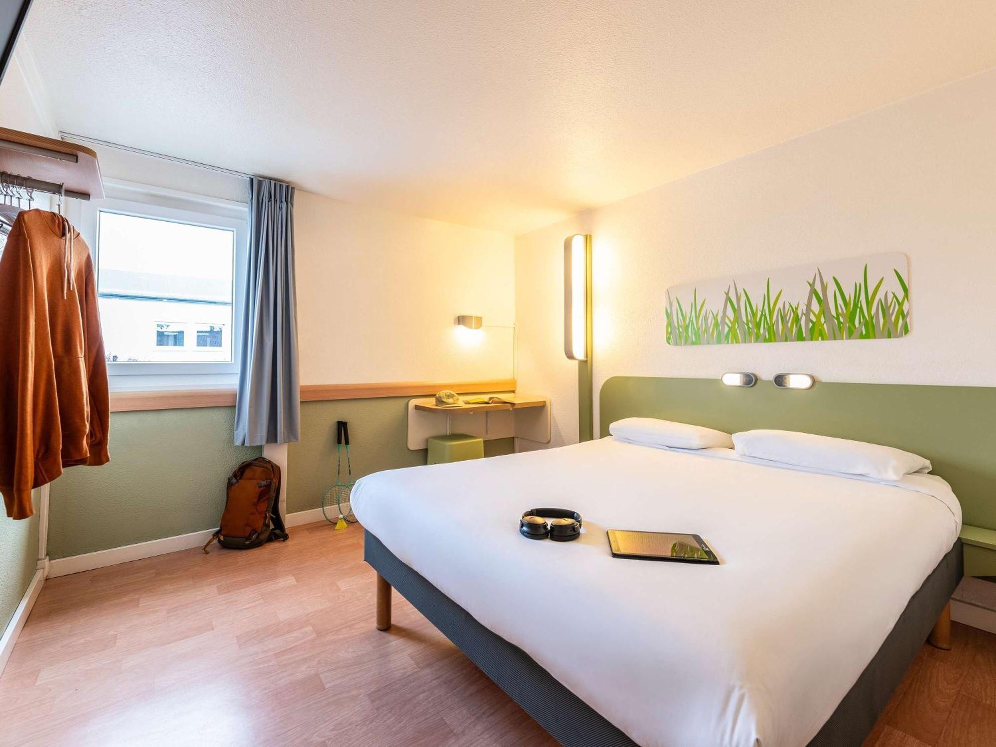 Ibis Budget Villefranche Limas Exteriör bild