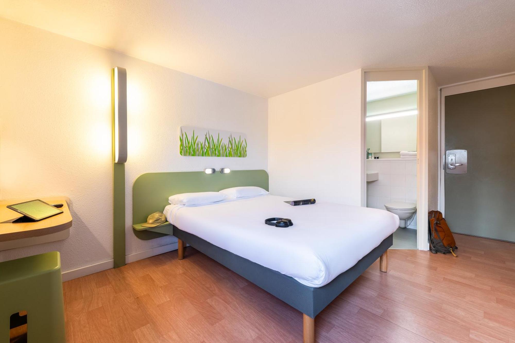 Ibis Budget Villefranche Limas Exteriör bild