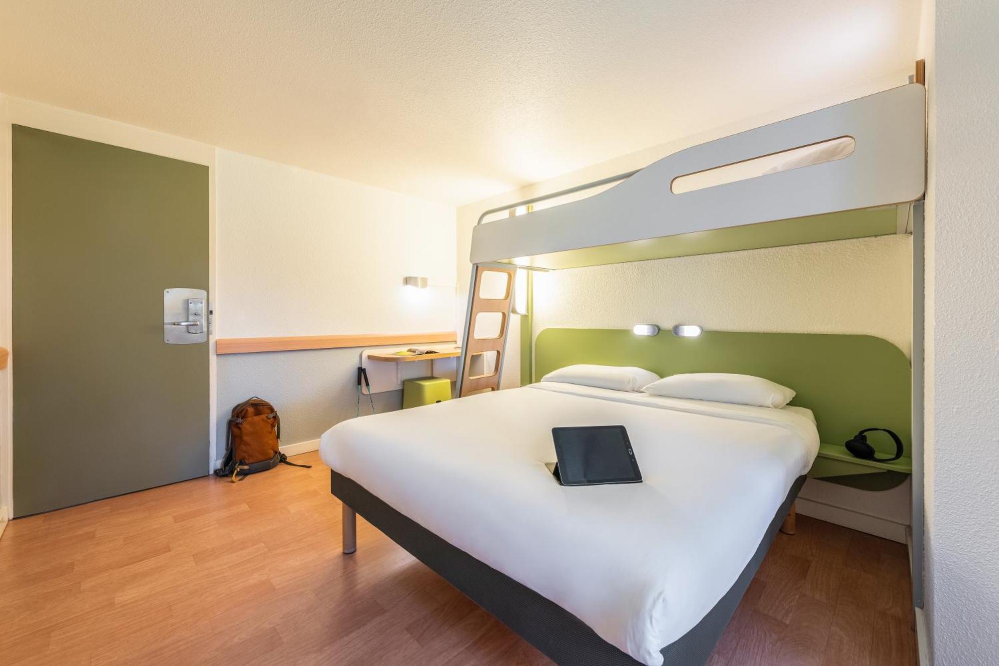Ibis Budget Villefranche Limas Exteriör bild