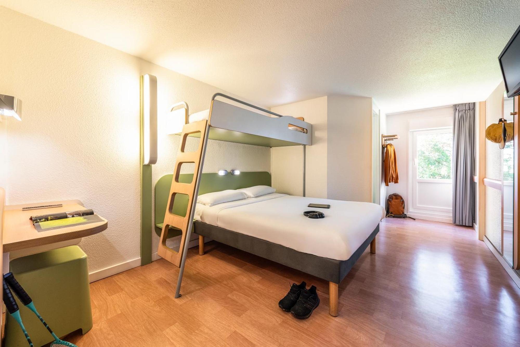 Ibis Budget Villefranche Limas Exteriör bild